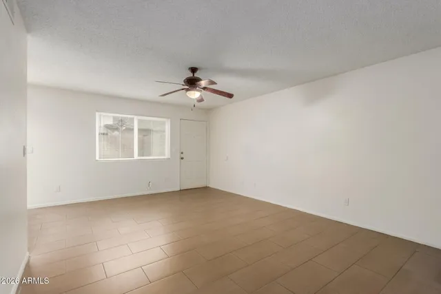 $1,595 | 860 East Brown Road, Unit 8, Mesa, AZ 85203