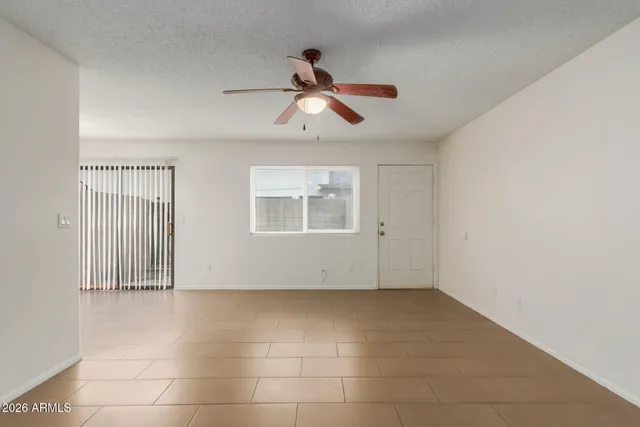 $1,595 | 860 East Brown Road, Unit 8, Mesa, AZ 85203