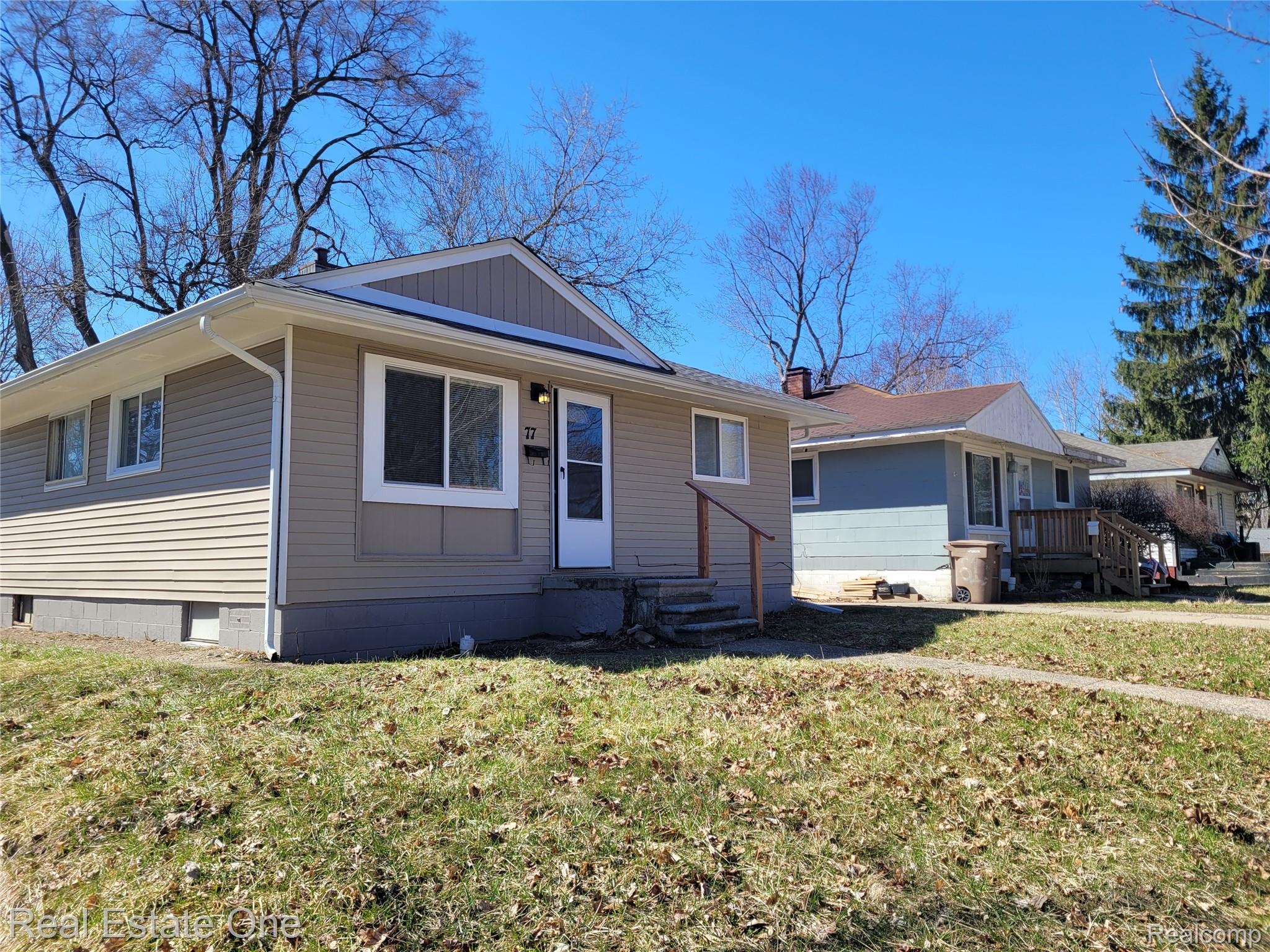 77 West Rutgers Avenue Pontiac, MI 48340 - Photo 1 of 12 View of front of property featuring a front lawn and entry steps