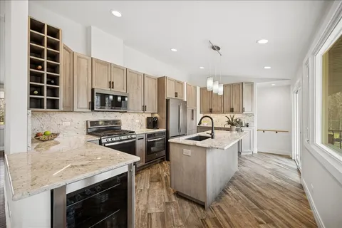 $924,900 | 2640 Forest Glen Trail, Riverwoods, IL 60015