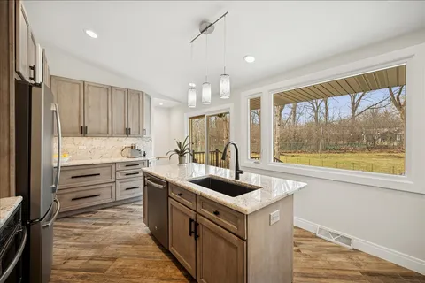 $924,900 | 2640 Forest Glen Trail, Riverwoods, IL 60015