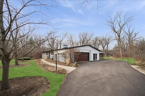 $924,900 | 2640 Forest Glen Trail, Riverwoods, IL 60015