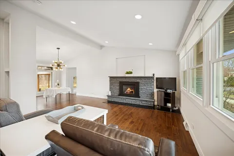 $924,900 | 2640 Forest Glen Trail, Riverwoods, IL 60015