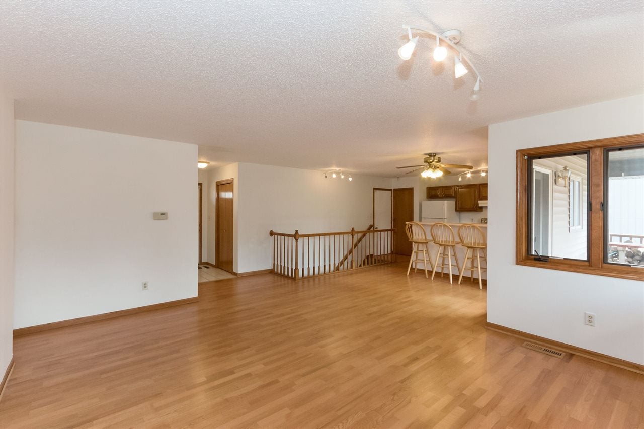 1844 Holiday Road Coralville, IA 52241 - Photo 4 of 27 Gallery Image 4