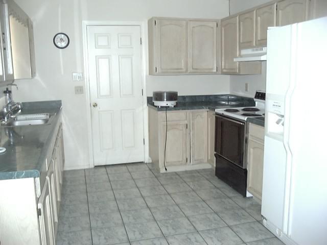 436 Camino Hombre De Oro Rio Rico, AZ 85648 - Photo 2 of 8