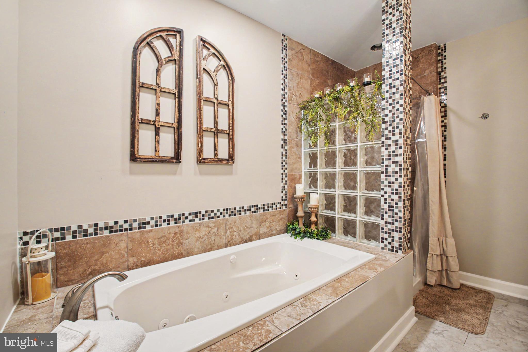 10224 Mill Pond Road Spotsylvania, VA 22551 - Photo 20 of 52 SoakingTub w/Ceramic Tile Surround & Jets & Shower