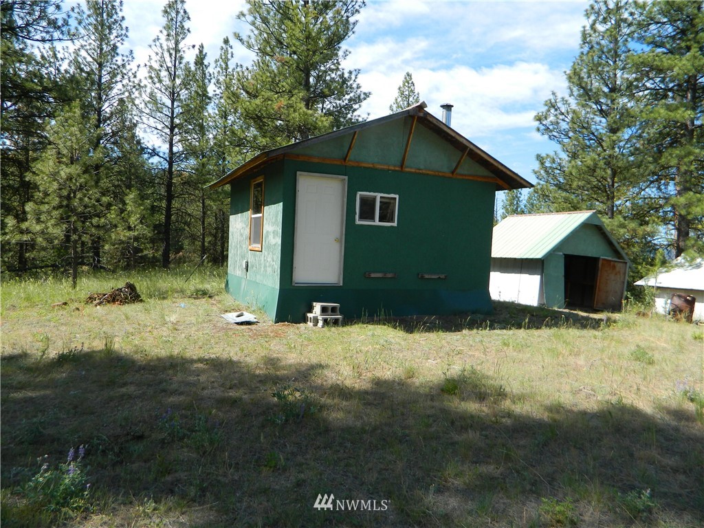 39 Squirrel Road Tonasket, WA 98855 - Photo 3 of 17 a view of a house with a yard