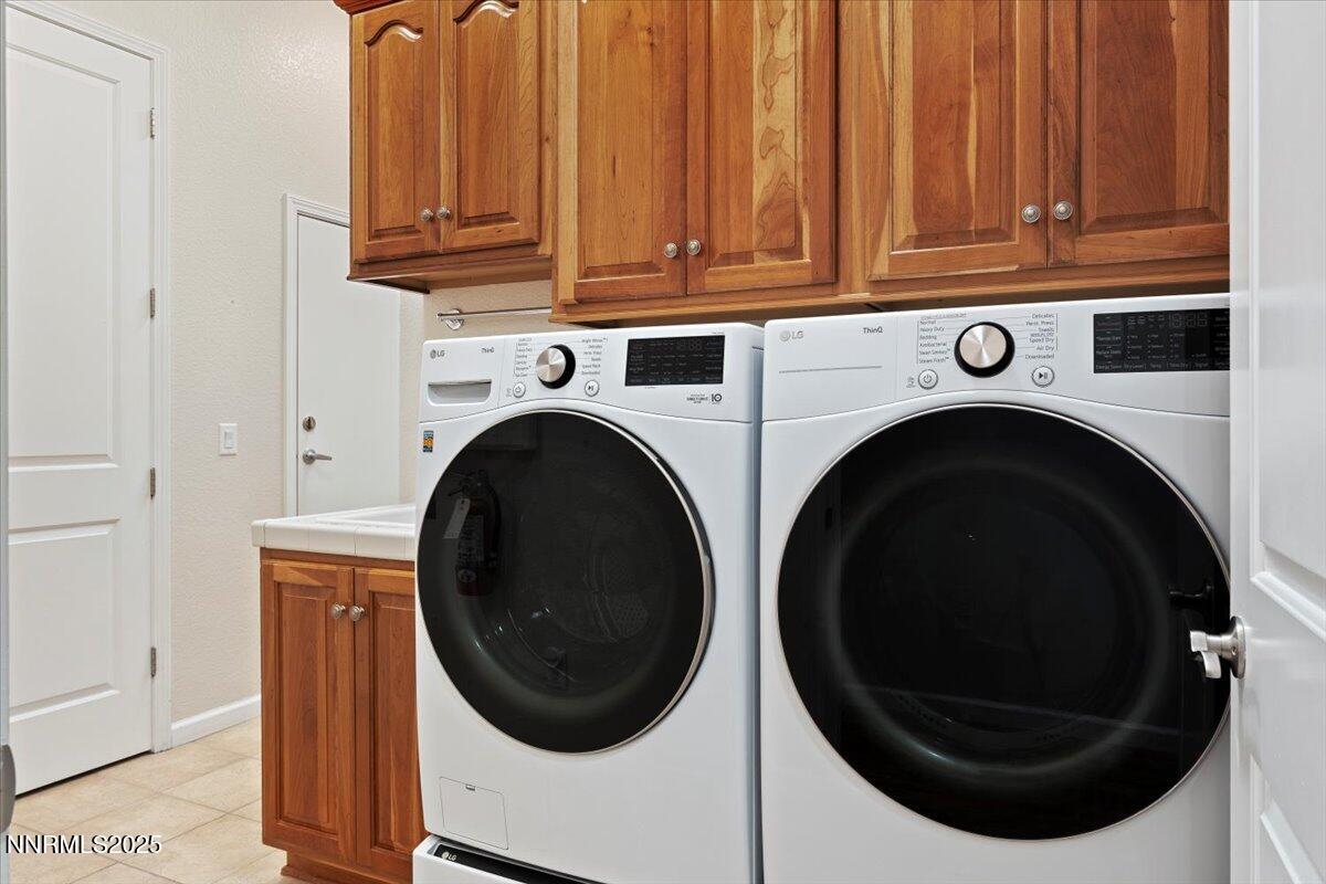 9900 Wilbur May Parkway, Unit 602 Reno, NV 89521 - Photo 31 of 32 a utility room with dryer and washer