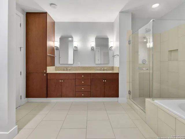 $579,000 | 610 East Market Street, Unit 2811, San Antonio, TX 78205