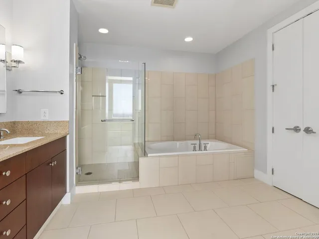 $579,000 | 610 East Market Street, Unit 2811, San Antonio, TX 78205