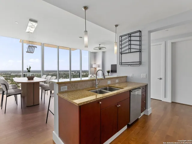 $579,000 | 610 East Market Street, Unit 2811, San Antonio, TX 78205