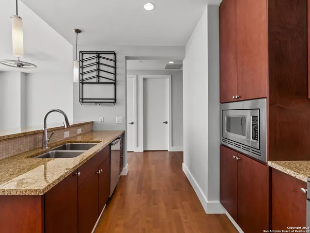 $579,000 | 610 East Market Street, Unit 2811, San Antonio, TX 78205