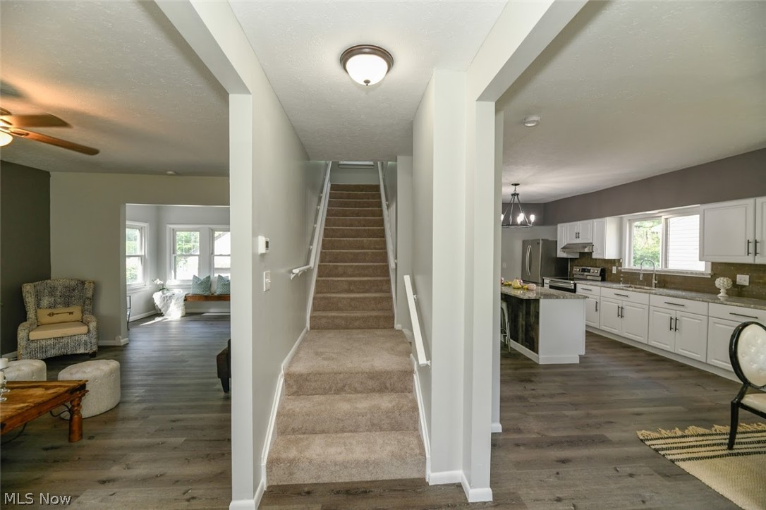 932 Cambridge Road Cleveland Heights, OH 44121 - Photo 2 of 35
