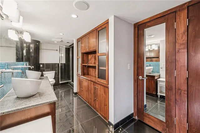 $650,000 | 803 West 48th Street, Unit 402, Kansas City, MO 64112