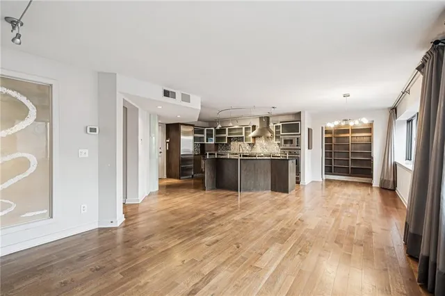 $650,000 | 803 West 48th Street, Unit 402, Kansas City, MO 64112