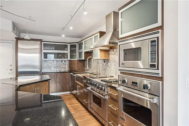 $650,000 | 803 West 48th Street, Unit 402, Kansas City, MO 64112