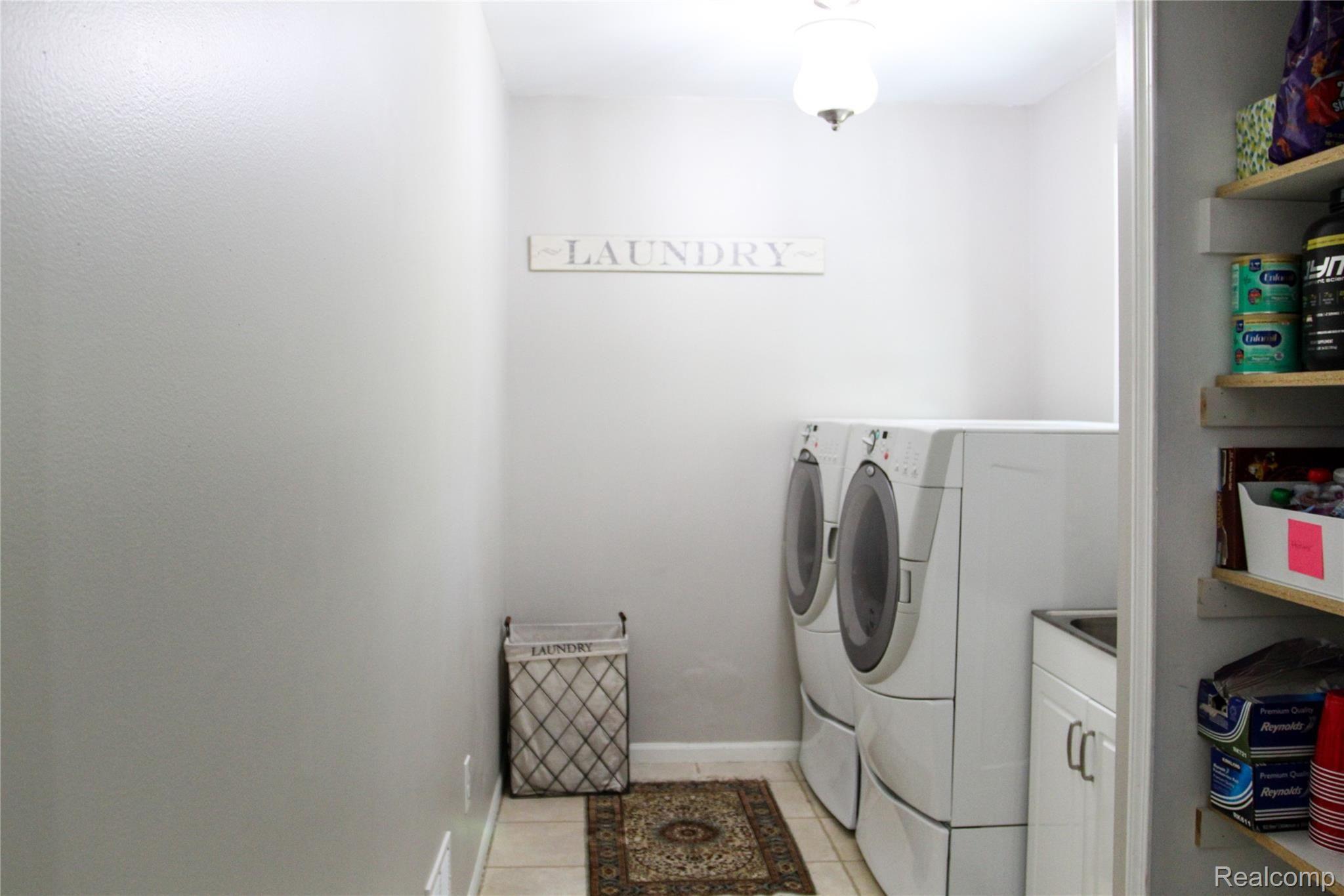 2745 Partridge Rochester, MI 48306 - Photo 21 of 40 Laundry.jpg