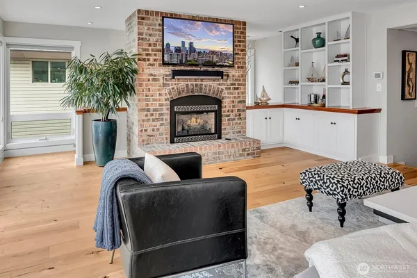 $2,100,000 | 11262 Riviera Place Northeast, Seattle, WA 98125
