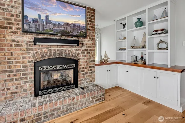 $2,100,000 | 11262 Riviera Place Northeast, Seattle, WA 98125