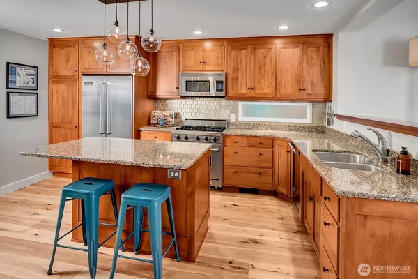 $2,100,000 | 11262 Riviera Place Northeast, Seattle, WA 98125