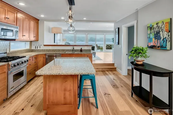 $2,100,000 | 11262 Riviera Place Northeast, Seattle, WA 98125