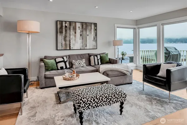 $2,100,000 | 11262 Riviera Place Northeast, Seattle, WA 98125