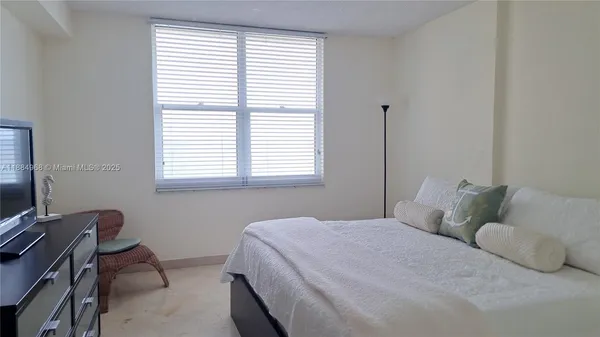 $3,300 | 2501 South Ocean Drive, Unit 1021, Hollywood, FL 33019