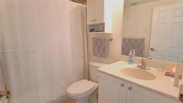 $3,300 | 2501 South Ocean Drive, Unit 1021, Hollywood, FL 33019