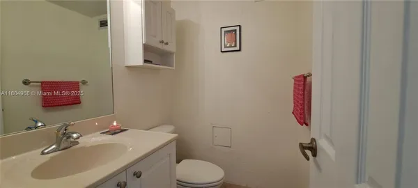 $3,300 | 2501 South Ocean Drive, Unit 1021, Hollywood, FL 33019