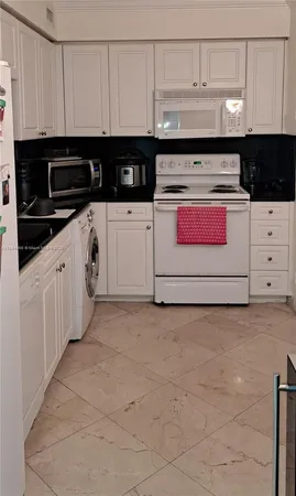 $3,300 | 2501 South Ocean Drive, Unit 1021, Hollywood, FL 33019