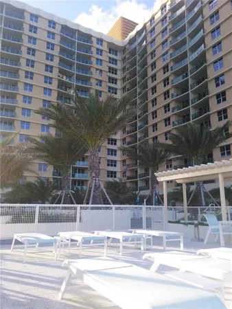 $3,300 | 2501 South Ocean Drive, Unit 1021, Hollywood, FL 33019