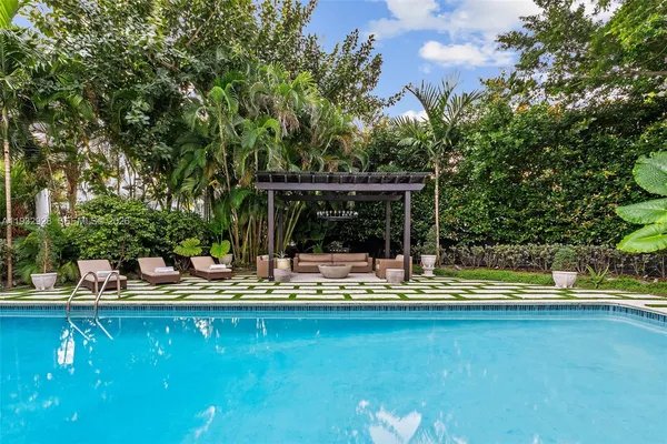 $10,800,000 | 680 Buttonwood Lane, Miami, FL 33137