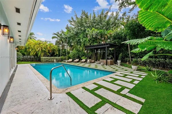 $10,800,000 | 680 Buttonwood Lane, Miami, FL 33137