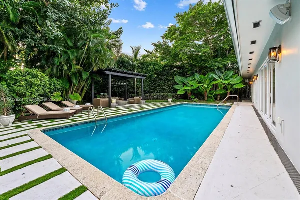 $10,800,000 | 680 Buttonwood Lane, Miami, FL 33137