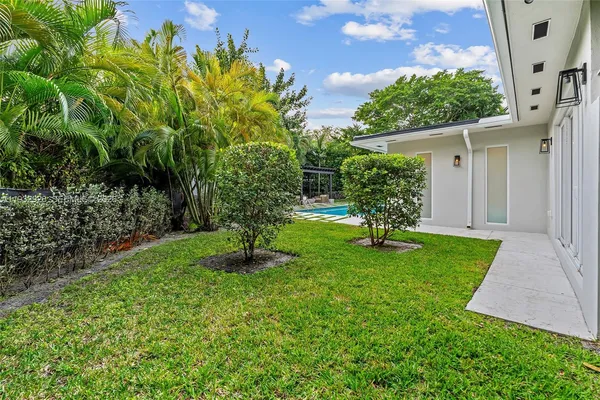 $10,800,000 | 680 Buttonwood Lane, Miami, FL 33137
