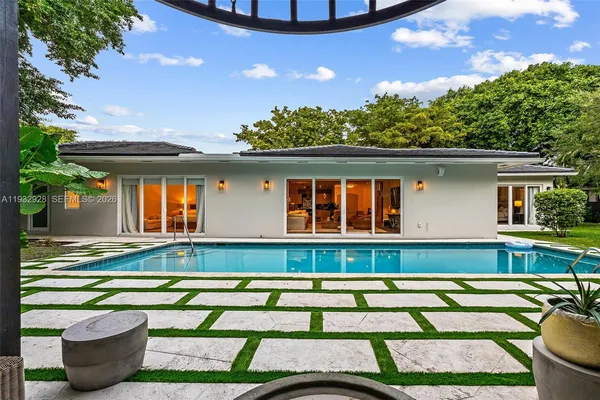 $10,800,000 | 680 Buttonwood Lane, Miami, FL 33137