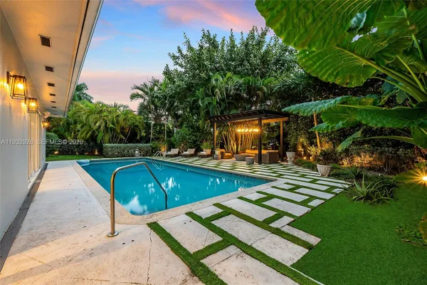 $10,800,000 | 680 Buttonwood Lane, Miami, FL 33137