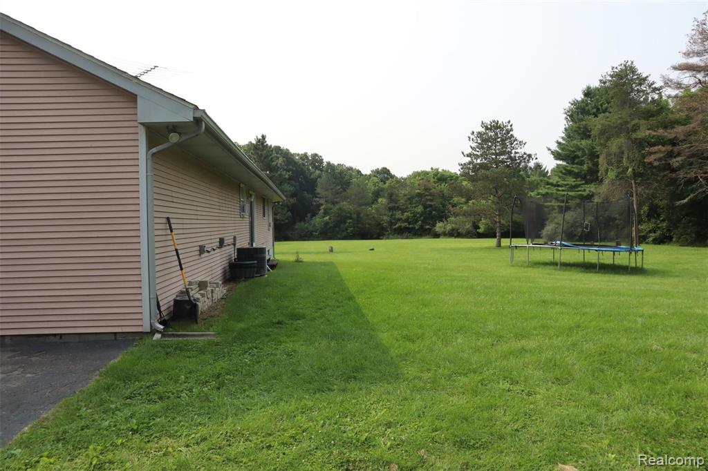 3311 Brewer Road Howell, MI 48855 - Photo 6 of 23