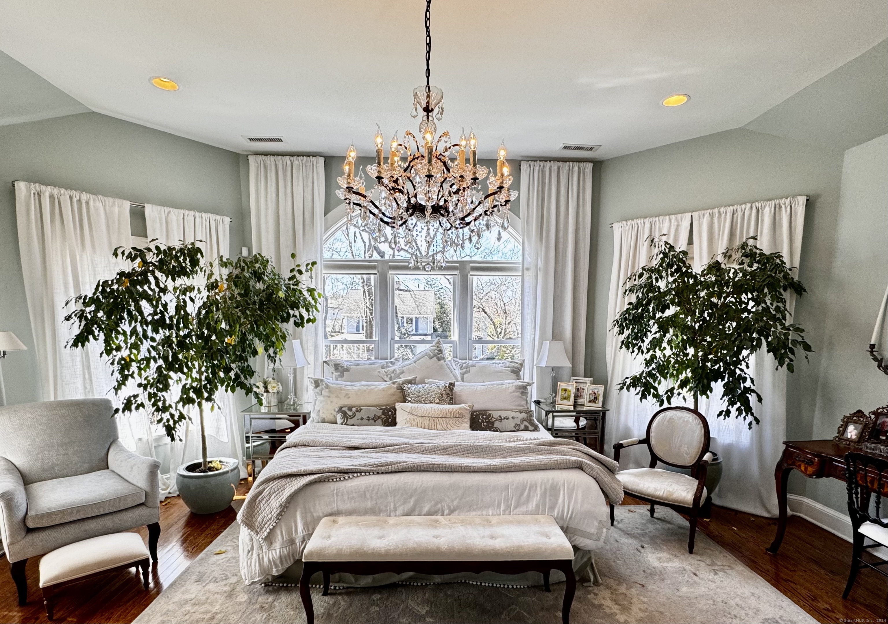 233 Rowayton Avenue Norwalk, CT 06853 - Photo 16 of 33 a living room with furniture and a large window