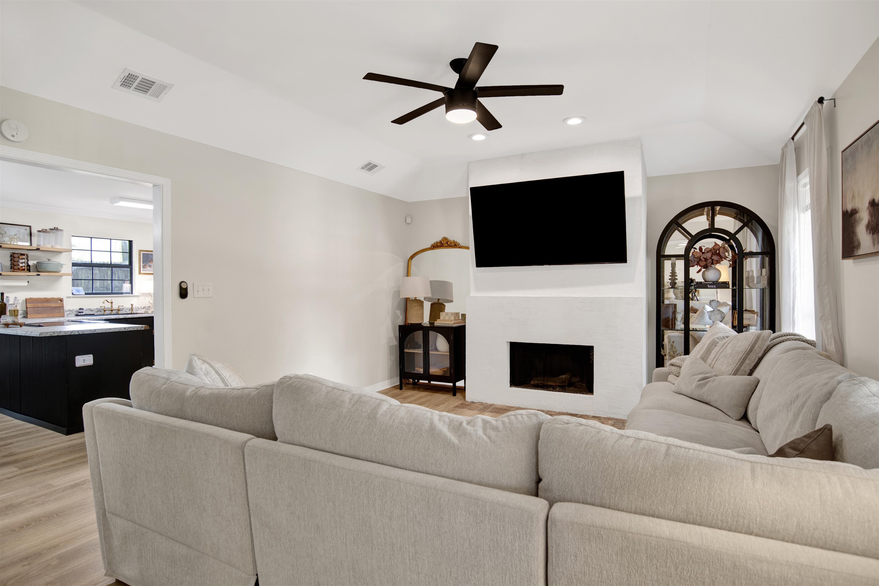 142 Richmond Road Daphne, AL 36526 - Photo 8 of 27 Living Room