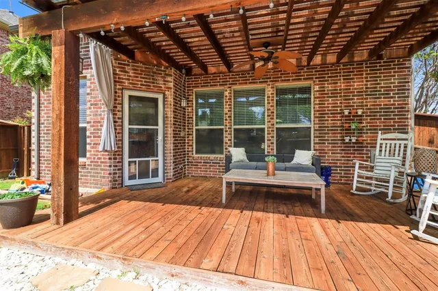 $430,000 | 331 Granger Circle, Argyle, TX 76226