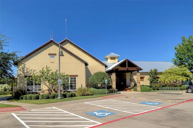 $430,000 | 331 Granger Circle, Argyle, TX 76226