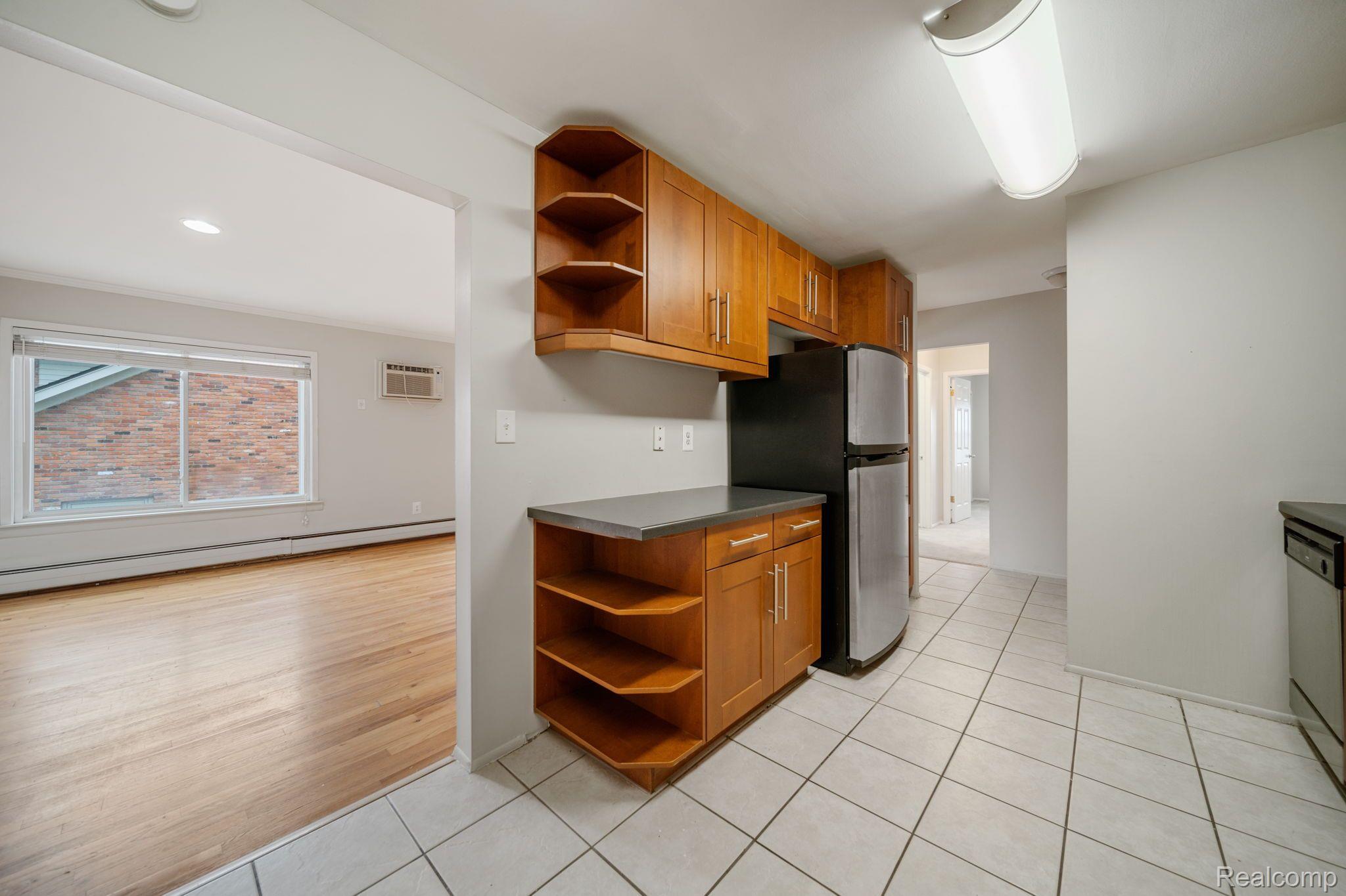 825 West Maple Road Clawson, MI 48017 - Photo 4 of 25 Gallery Image 4