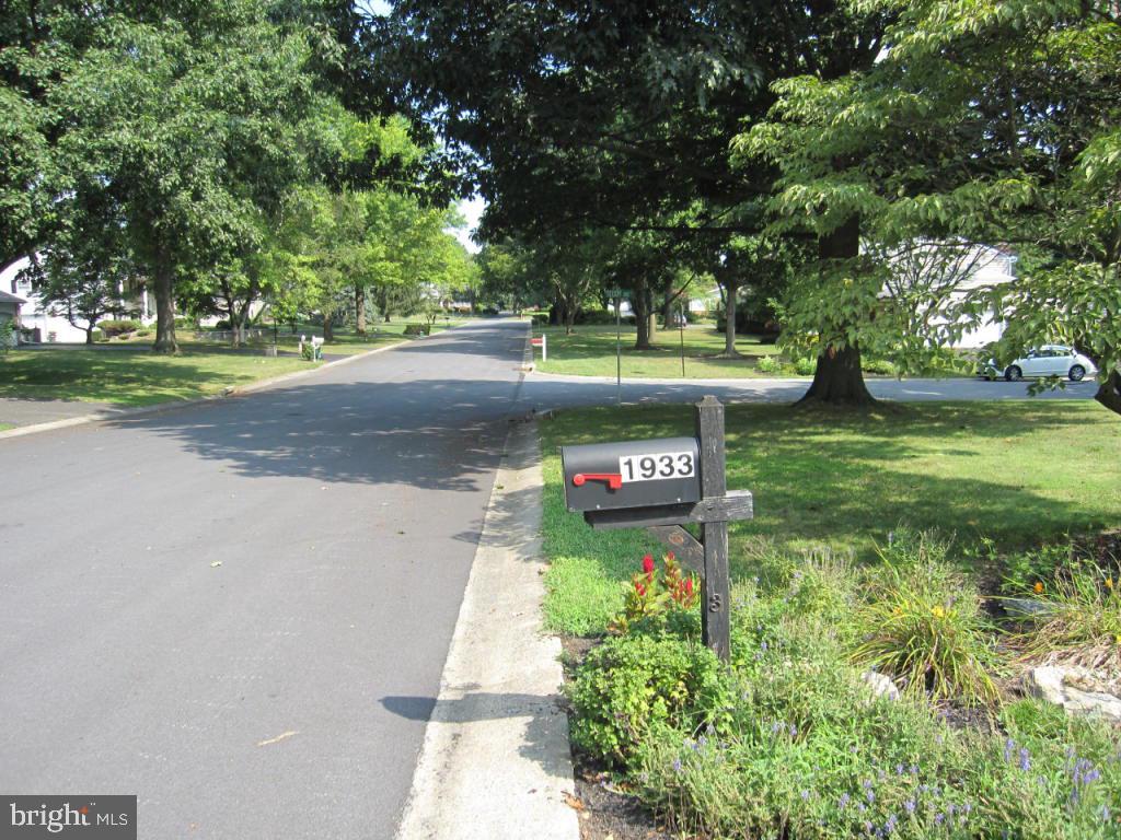 1933 Geraldson Drive Lancaster, PA 17601 - Photo 3 of 31