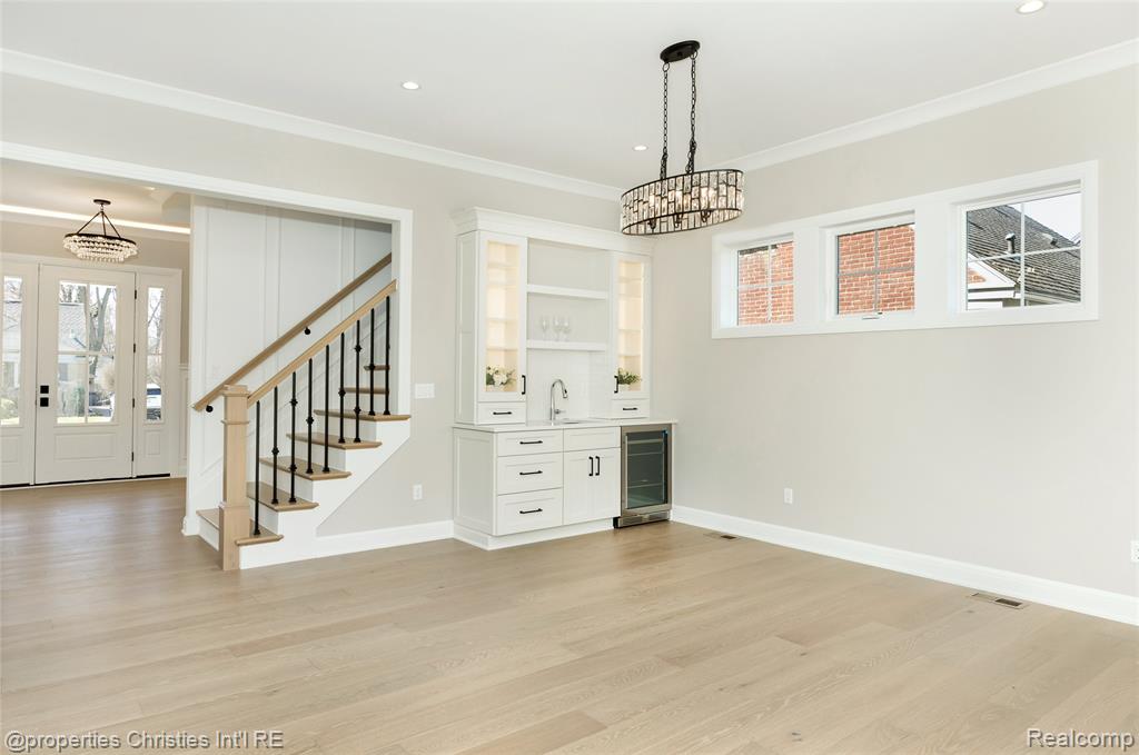 2093 Pembroke Road Birmingham, MI 48009 - Photo 7 of 57