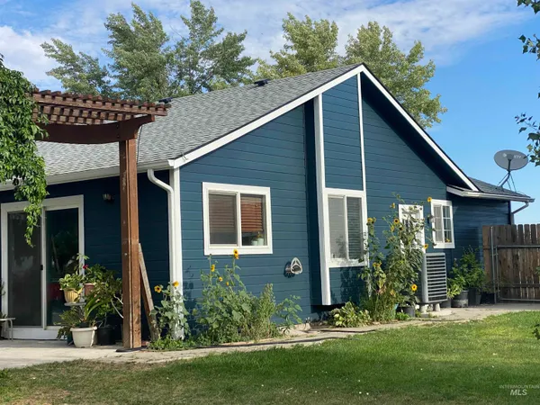 $659,999 | 3301 Southwest Smith Road, Mountain Home, ID 83647