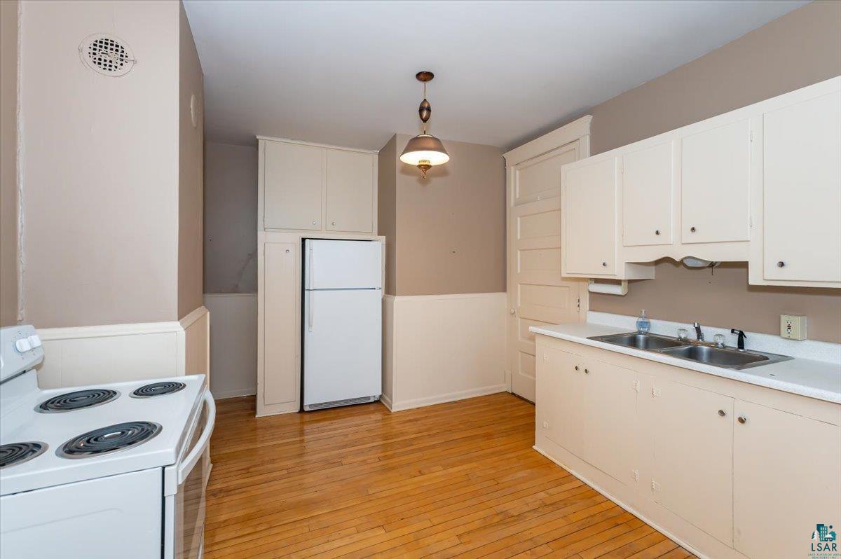 2510 East Superior Street Duluth, MN 55812 - Photo 9 of 34 1st Floor Kitchen