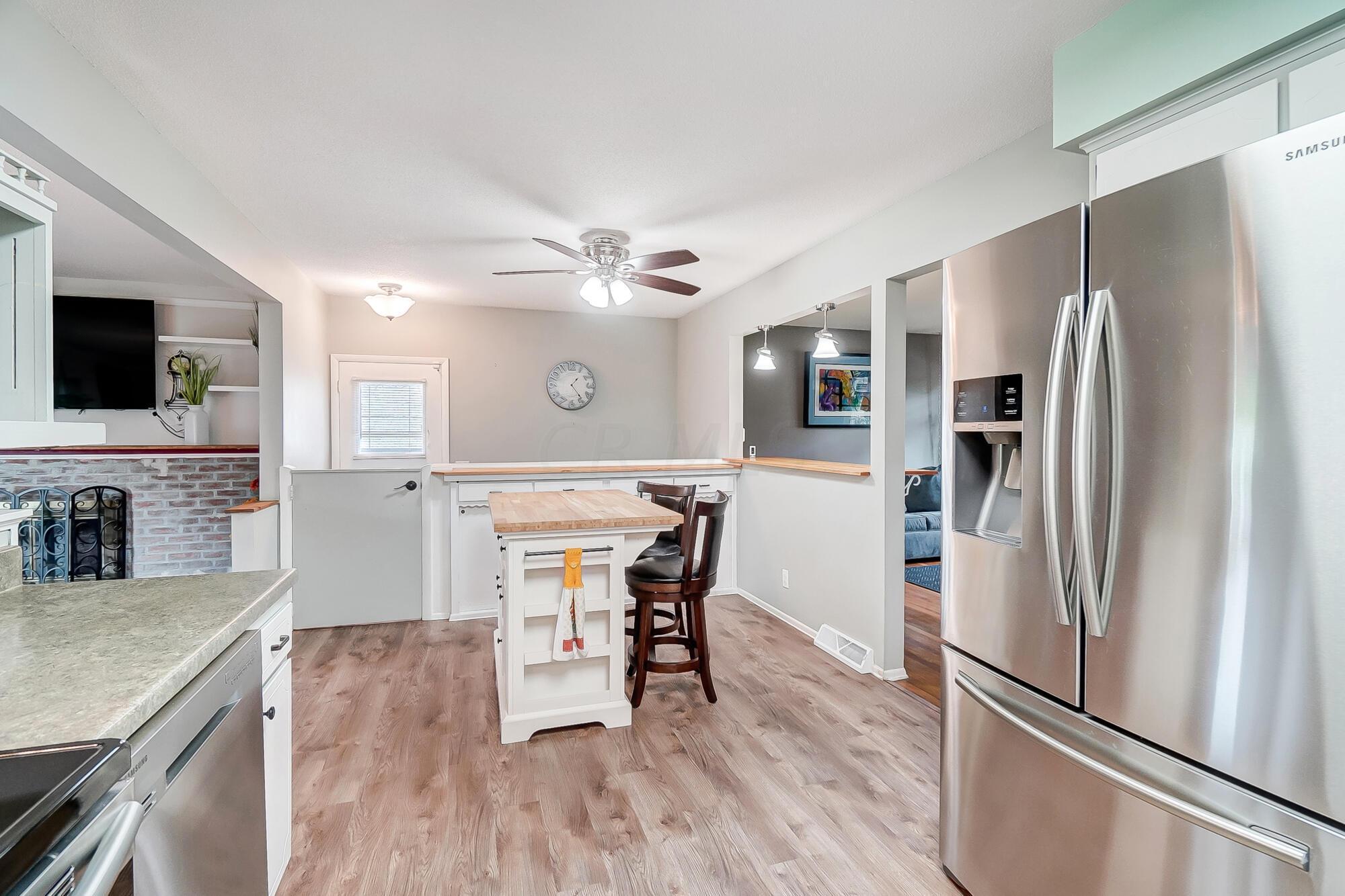 4861 Manitoba Road Columbus, OH 43229 - Photo 13 of 40 Open and airy kitchen