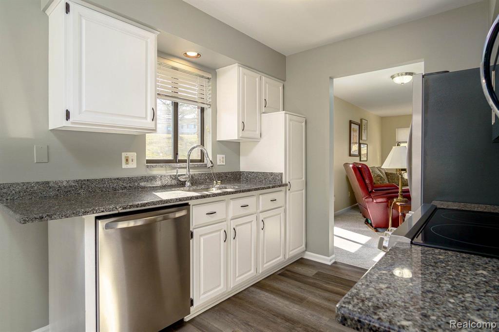 945 Wexford Way Rochester Hills, MI 48307 - Photo 7 of 26