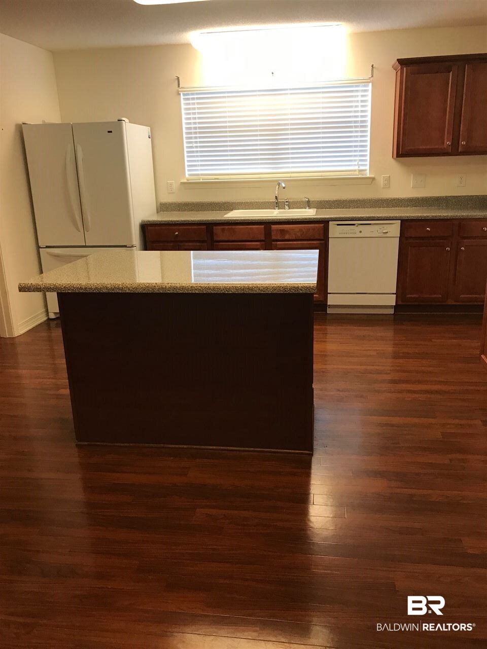 335 Manchester Lane Foley, AL 36535 - Photo 15 of 33 Island Bar - great work area -